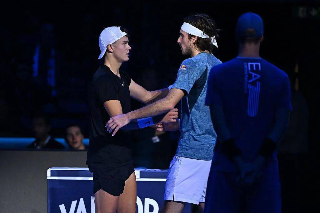 ATP总决赛碾压澳网，西西帕斯带队取胜