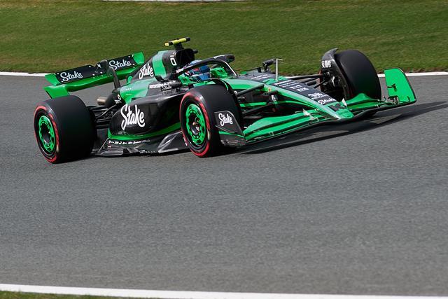 阿斯顿马丁力克索伯车队，拉塞尔刷新纪录