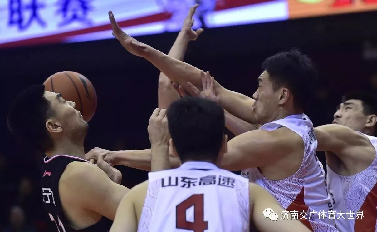 山东队险胜辽宁队,武切维奇统治全场 山东队险胜辽宁队,武切维奇统治全场