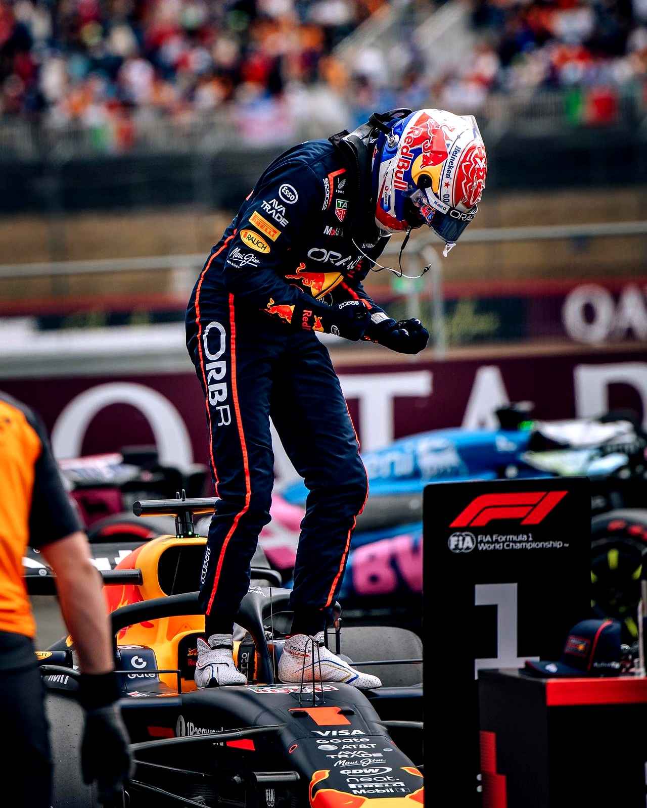 雷诺车队险胜红牛车队,阿隆索惊艳四座 雷诺车队险胜红牛车队,阿隆索惊艳四座