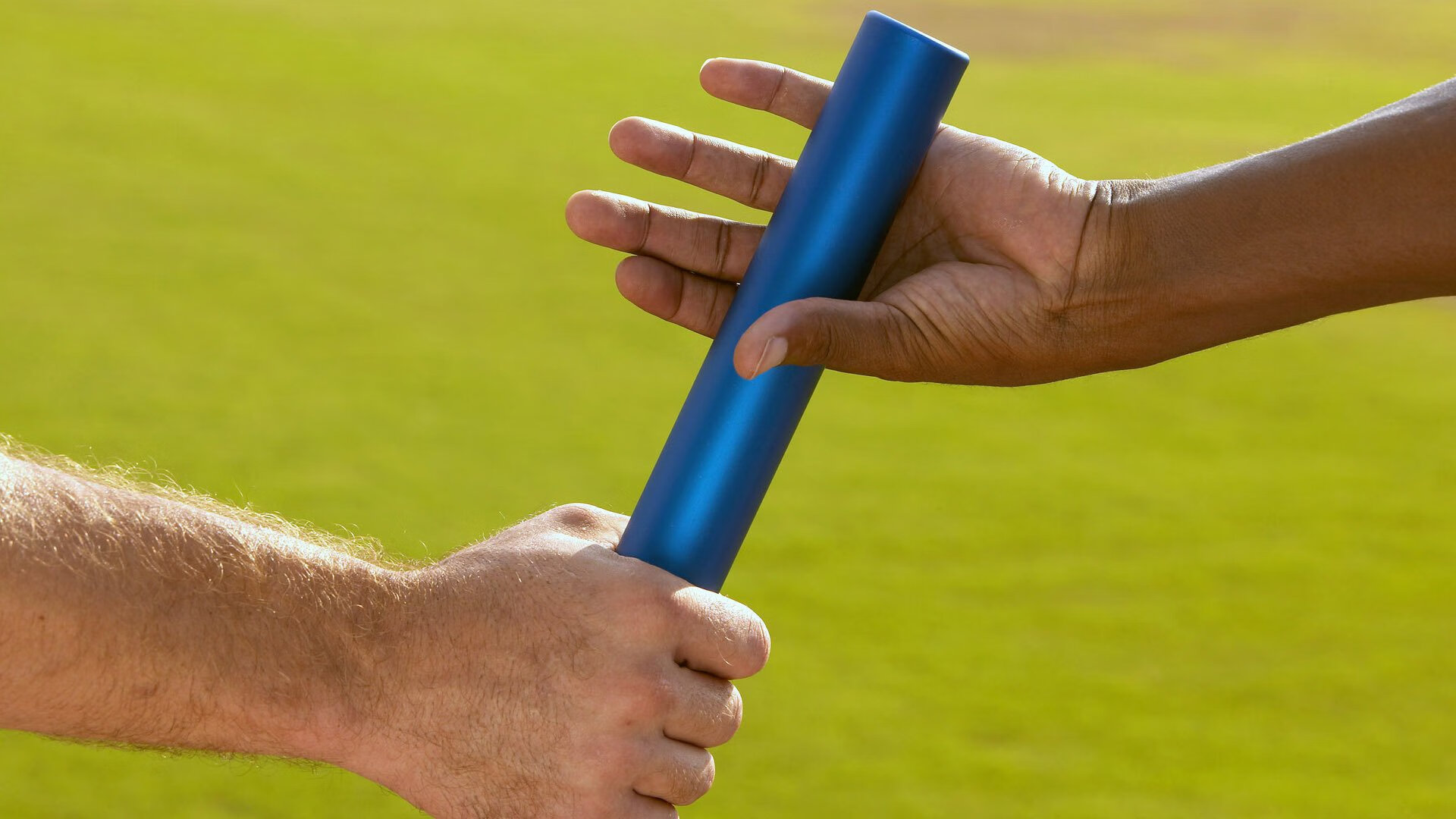 浓眉爆发，当掘金巅峰对决的余晖，照亮太阳的升起