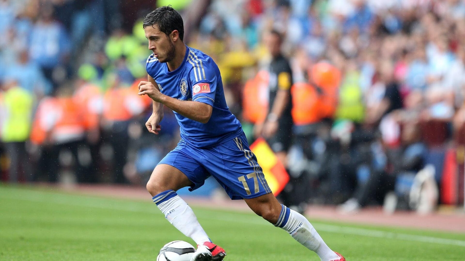 当F1引擎轰鸣遇见篮球鞋摩擦，一场跨越维度的冠军争夺启示录